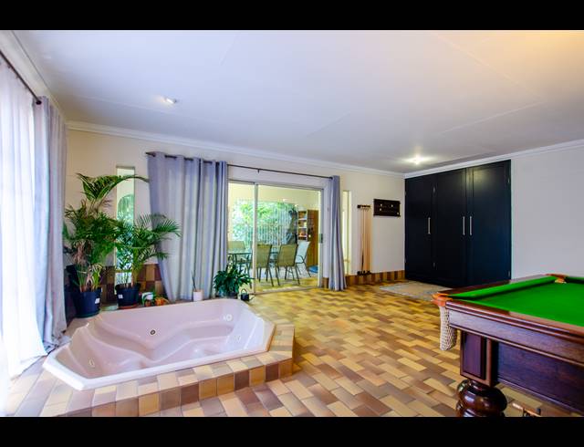 6 BEDROOM FREESTANDING FOR SALE IN WINGATE PARK